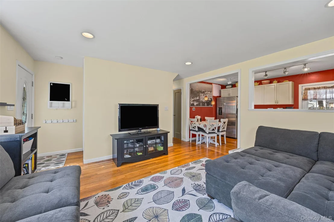 Photo of 10 Nassau Avenue