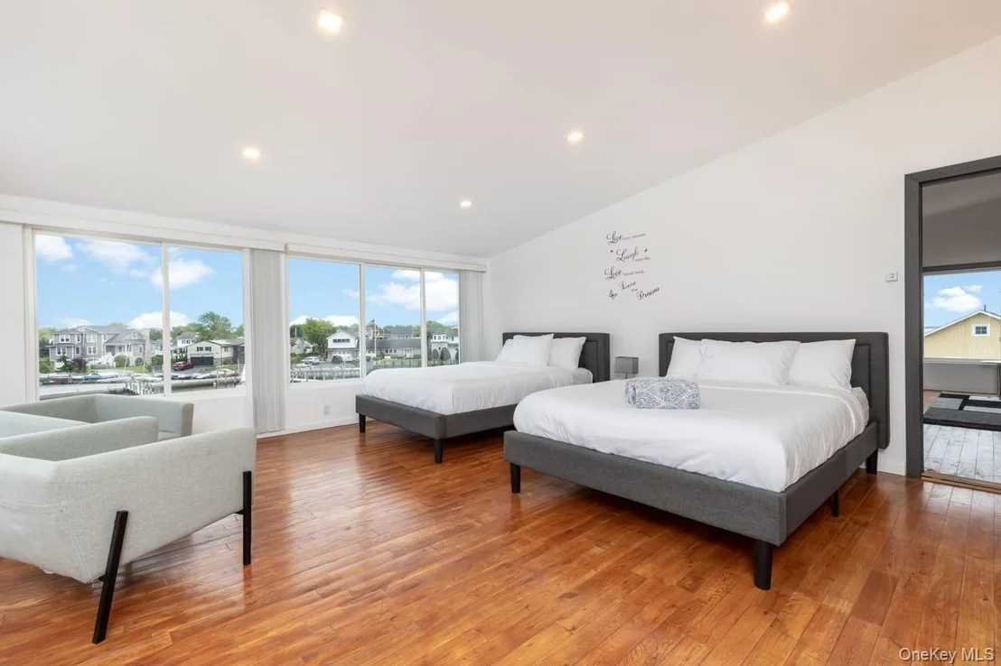 Photo of 200 Clocks Boulevard