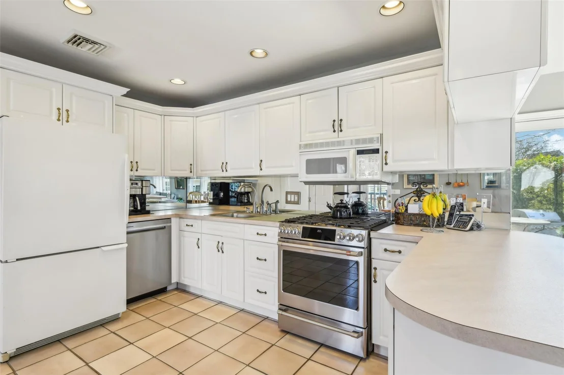 Photo of 9 Pinehurst Road