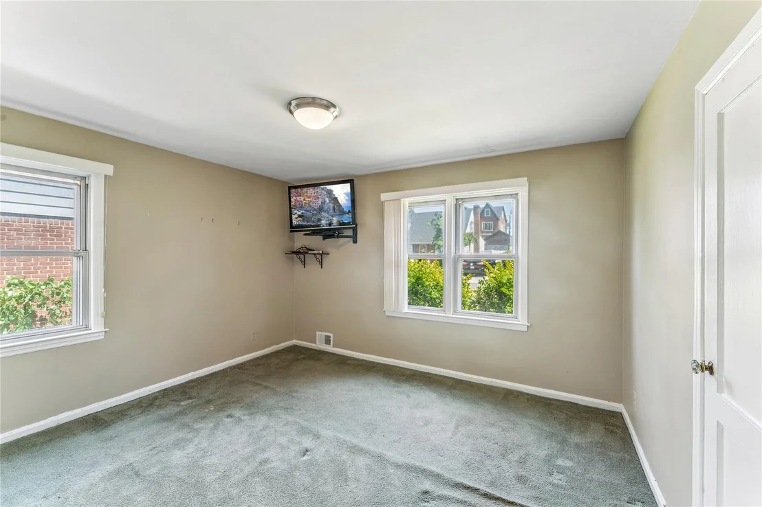 Photo of 248 Cushing Avenue