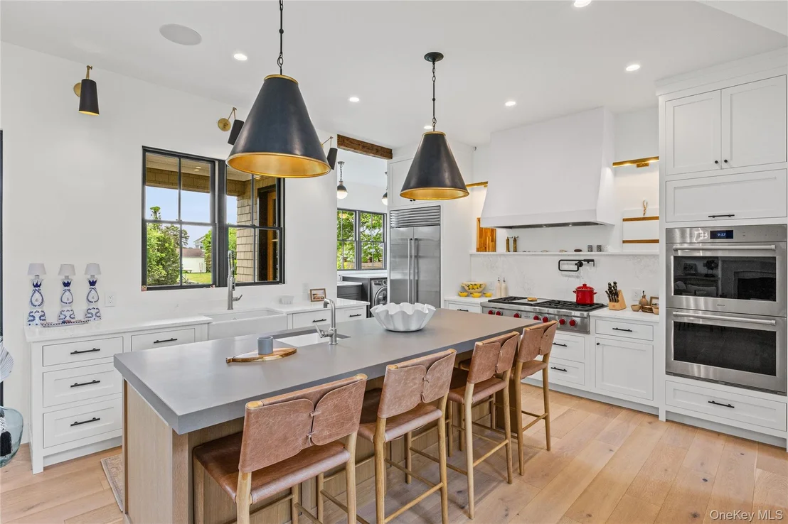 Photo of 405 Williamsburgh Drive