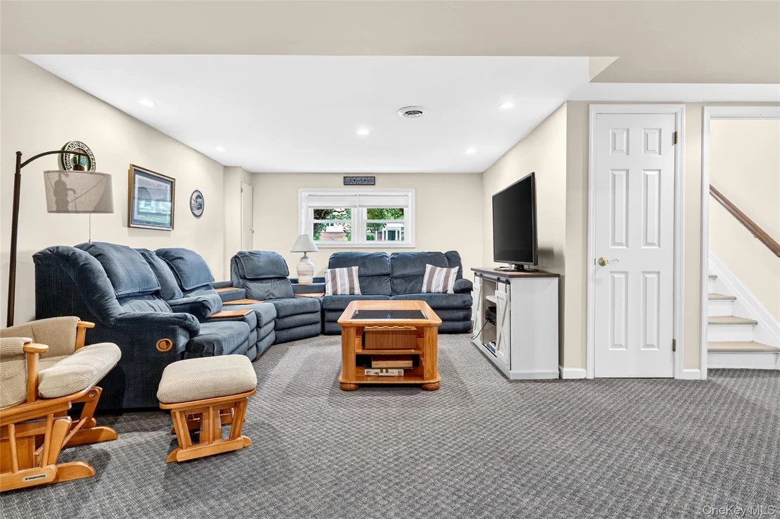 Photo of 32 Sengstacken Drive