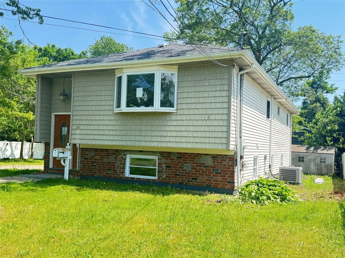 Photo of 38 Moffitt Boulevard