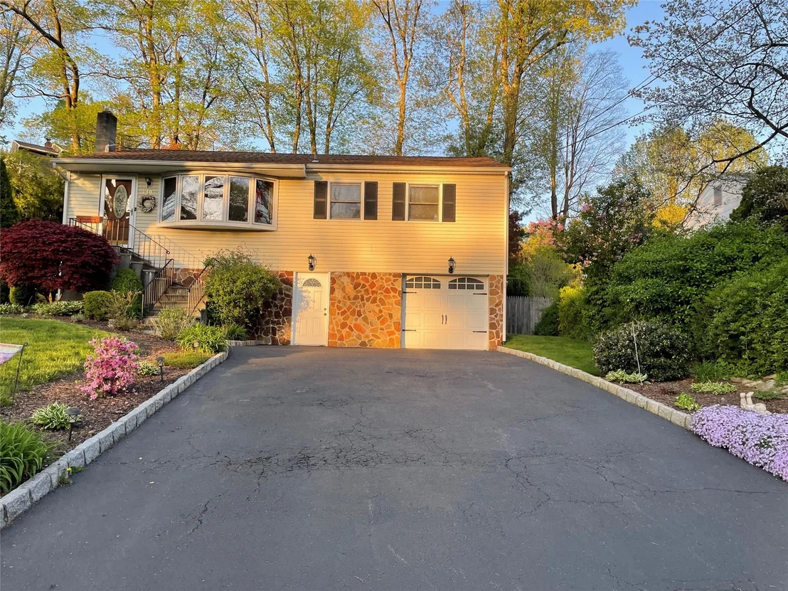 Photo of 130 Putnam Road
