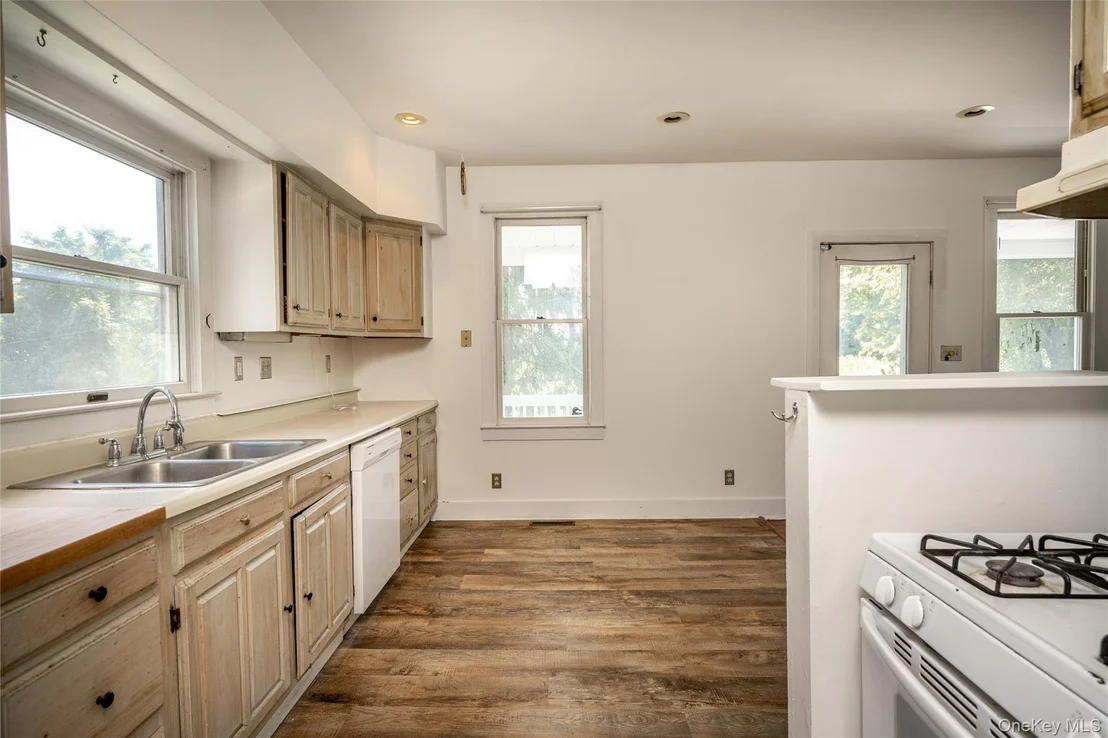Photo of 672 Tower Hill Road