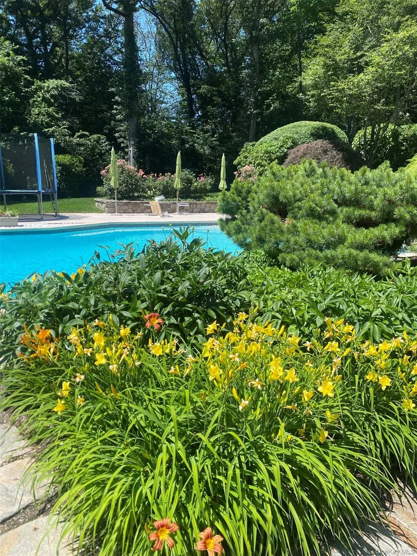 Photo of 10 Cypress Point Drive