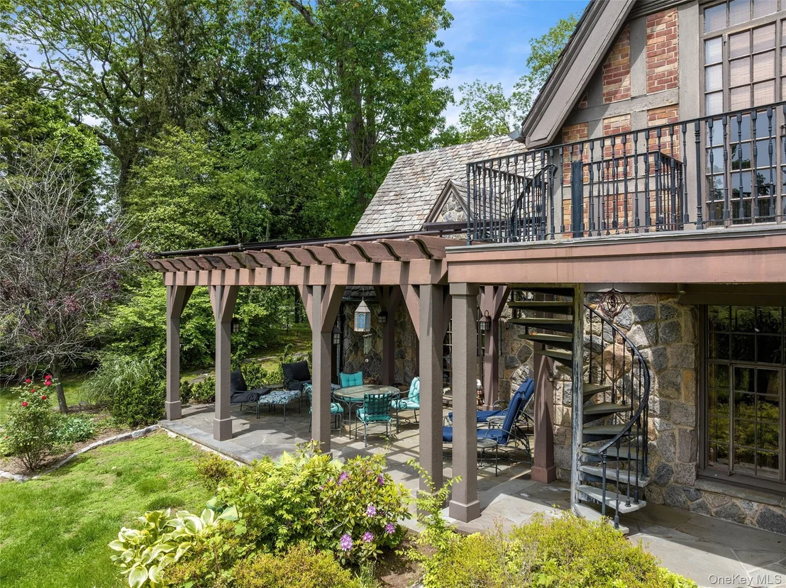 Photo of 294 Sterling Road
