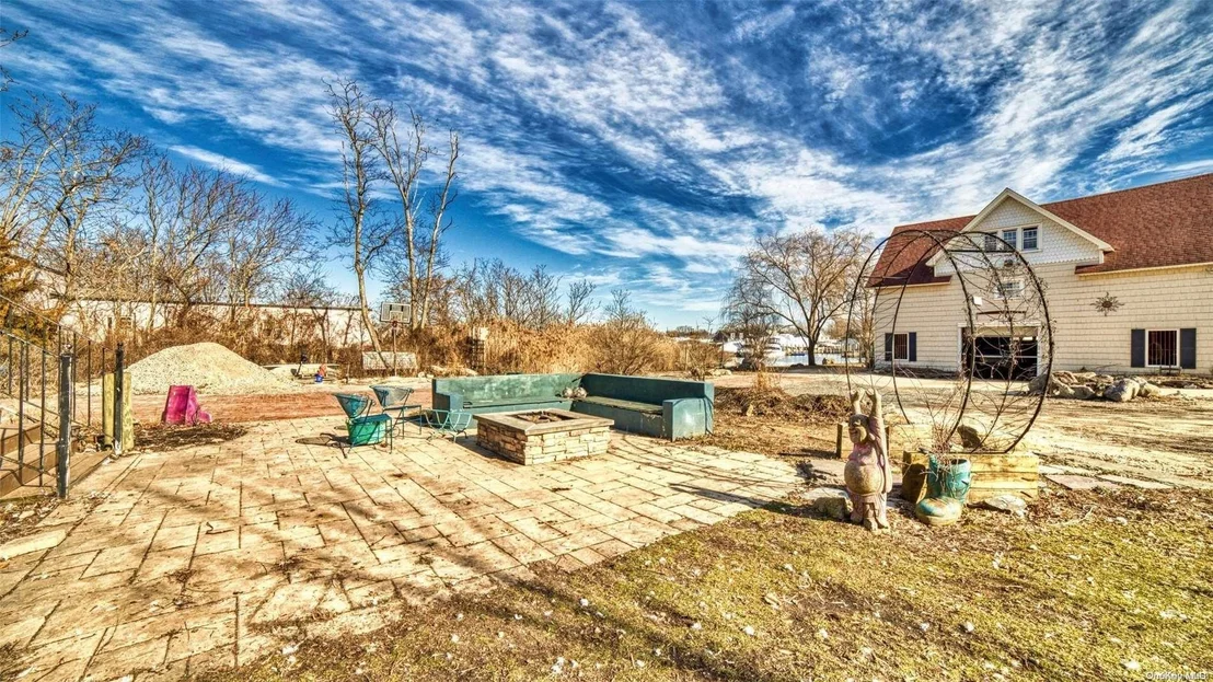 Photo of 250 Clocks Boulevard