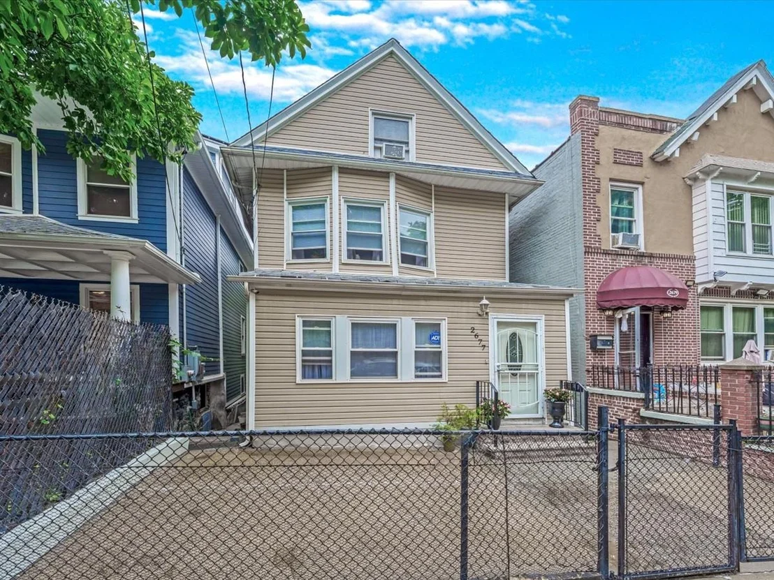 Photo of 2677 Heath Avenue