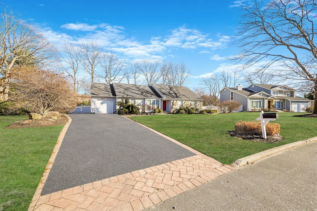 Photo of 26 Oak Meadow Road