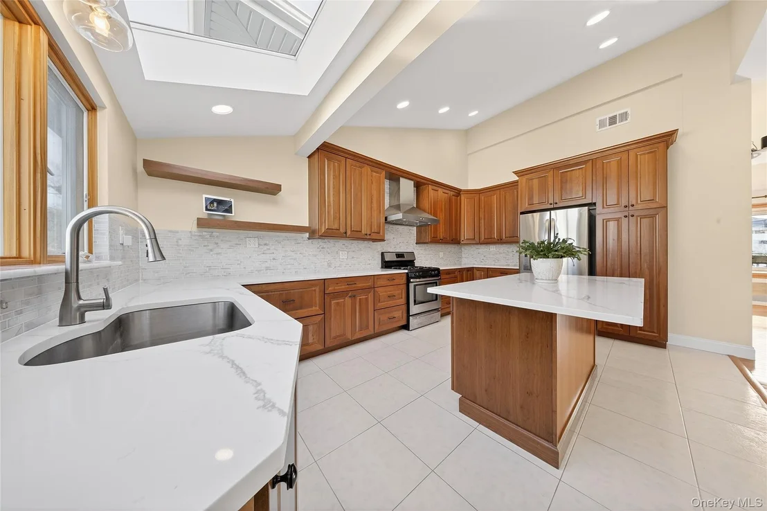 Photo of 38 S Oaks Boulevard