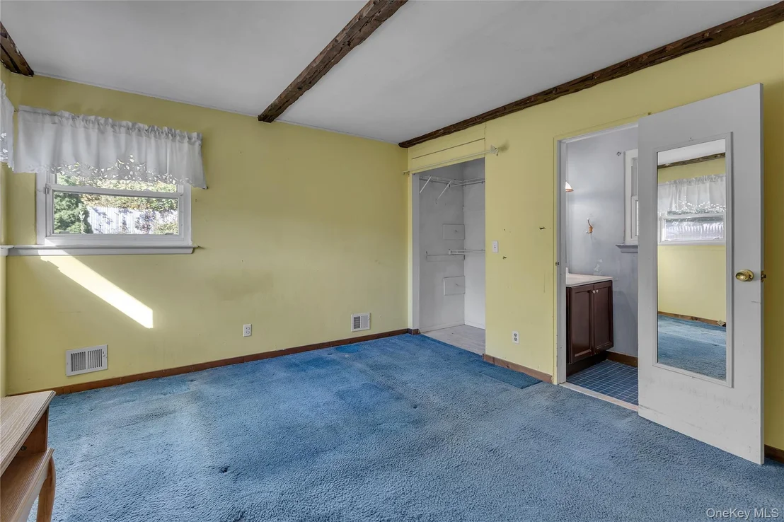 Photo of 6 Roxbury Drive