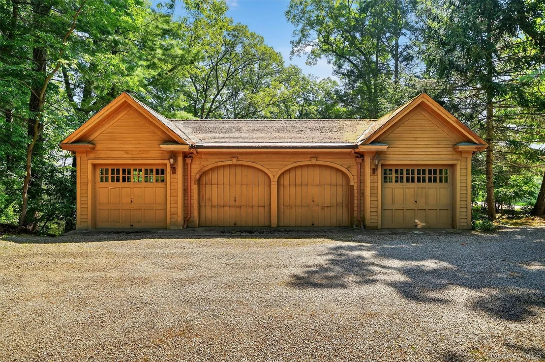Photo of 433 Arcady Road