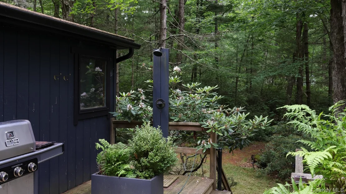 Photo of 1289 Plank Road