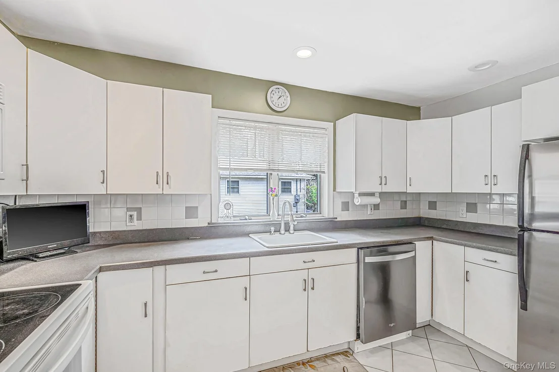Photo of 35 E 6th Street