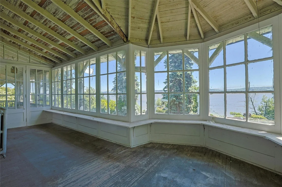 Photo of 225 River Road