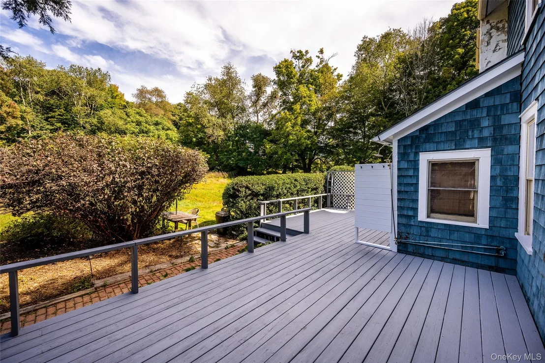 Photo of 672 Tower Hill Road