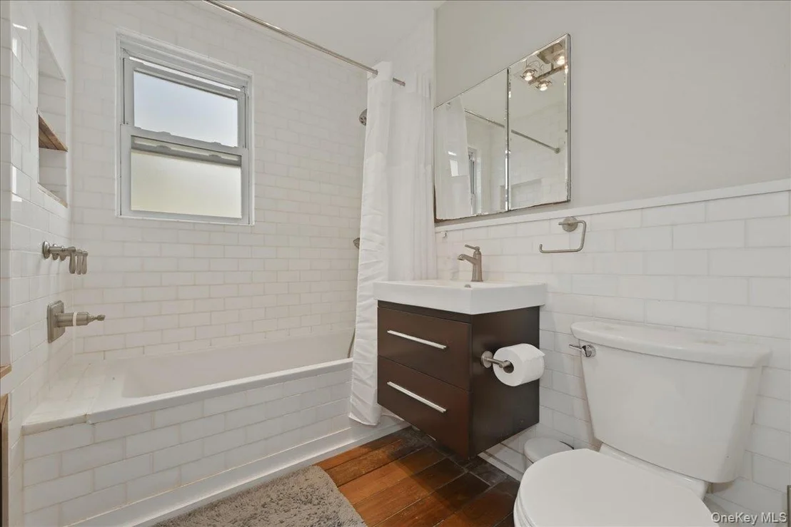 Photo of 991 Cottage Place