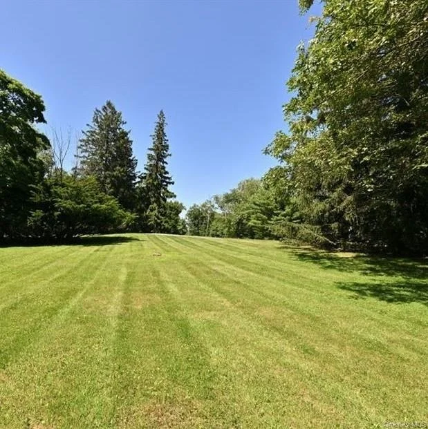 Photo of 114 E Willow Tree Road