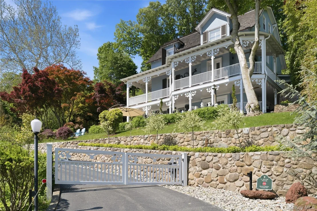 Photo of 91 River Road