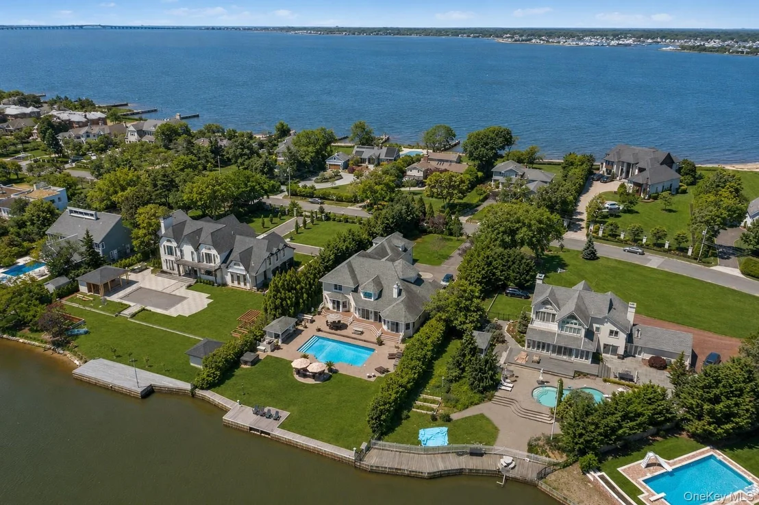 Photo of 65 W Bayberry Road