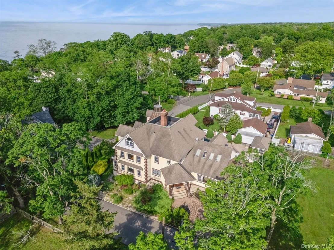 Photo of 80 Soundview Drive