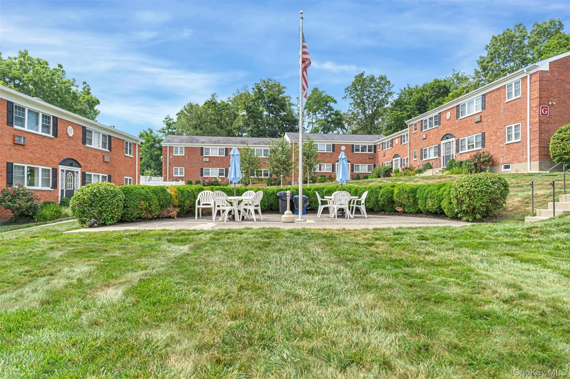 Photo of Unit F9 at 1879 Crompond Road