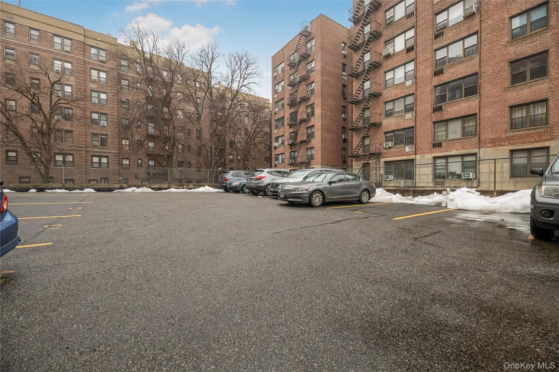 Photo of Unit 5A at 3220 Fairfield Avenue