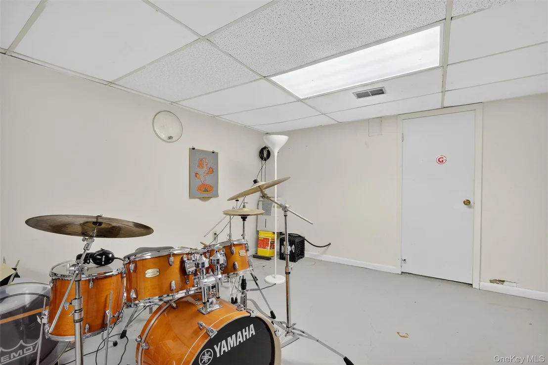 Photo of 7641 N Broadway