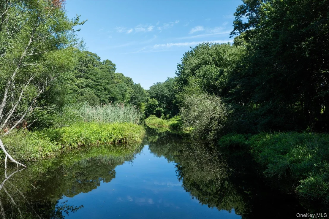 Photo of 2450 Main Road
