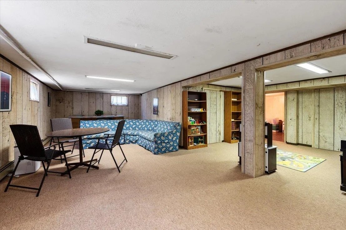 Photo of 808 De Mott Ave