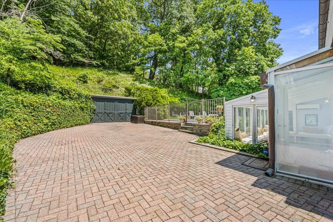 Photo of 50 Shore Road