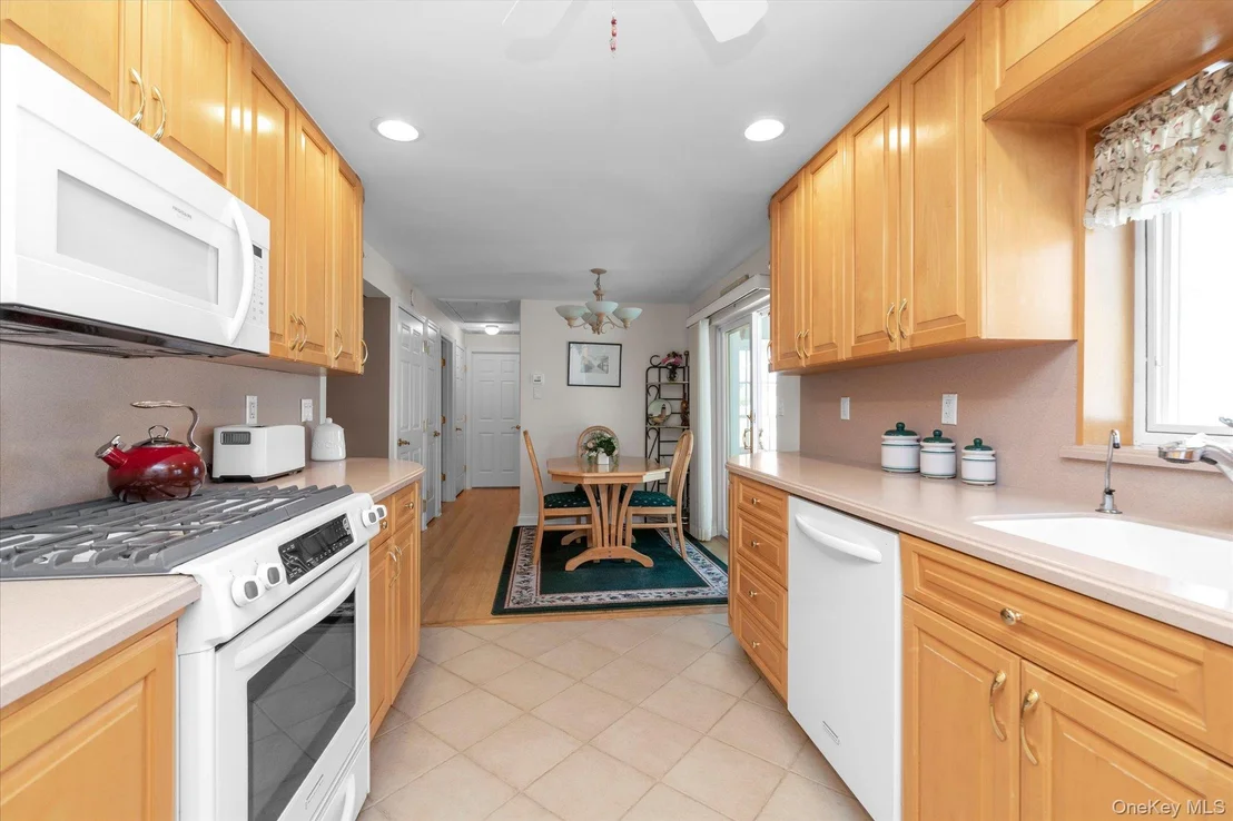 Photo of 25 Bayview Avenue