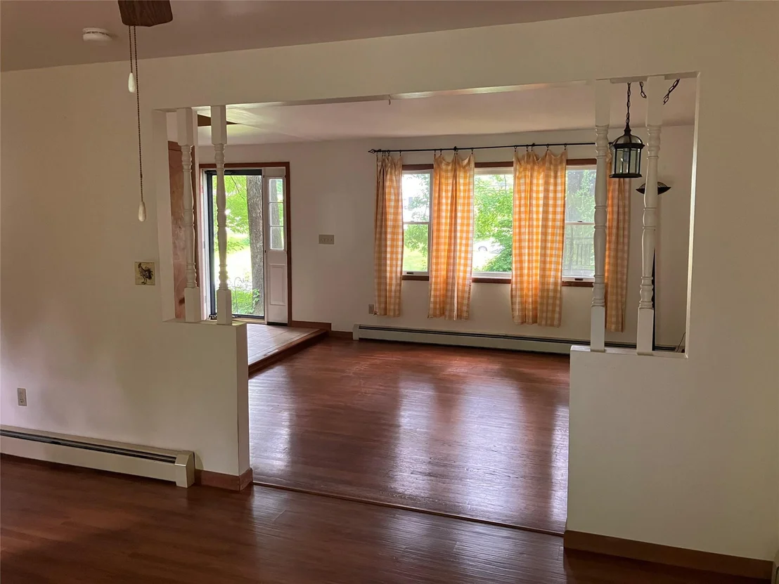 Photo of 218 Roosevelt Road