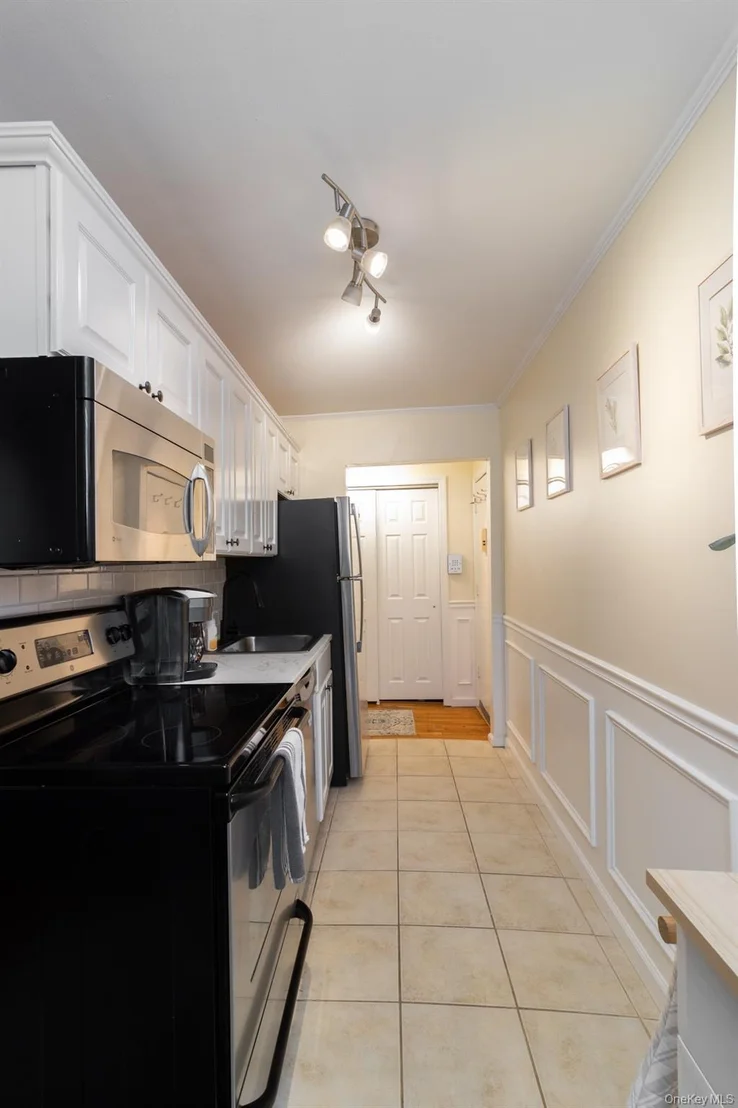Photo of Unit 36A at 2449 Union Boulevard