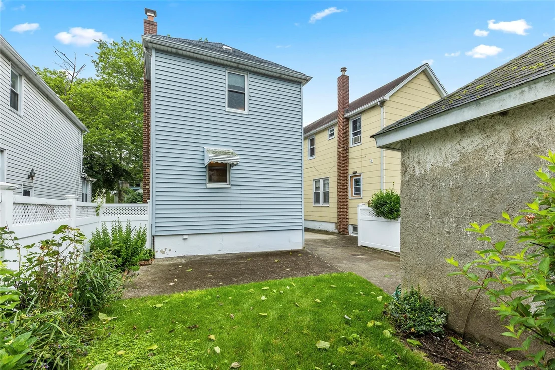 Photo of 72 Putnam Avenue