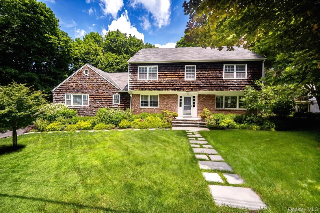 Photo of 15 Laurel Hill Road