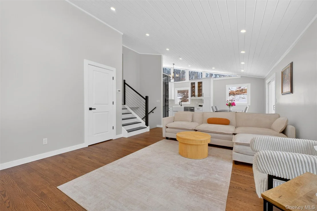 Photo of 74 Roosevelt Road