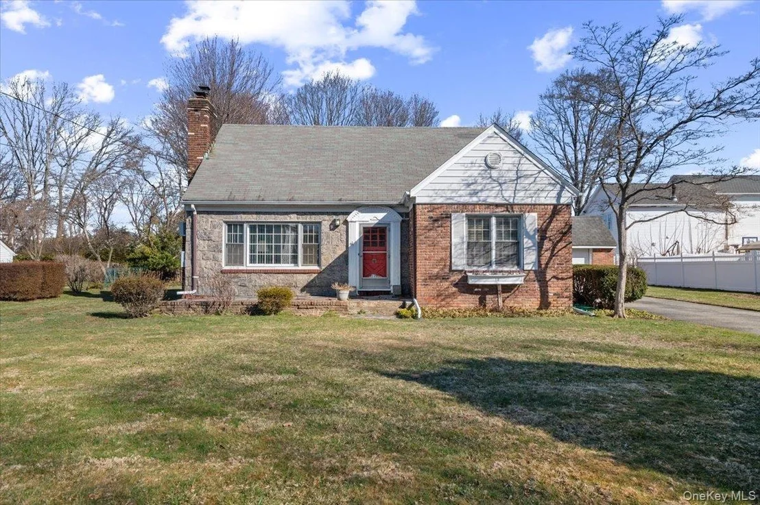 Photo of 12 Maple Avenue