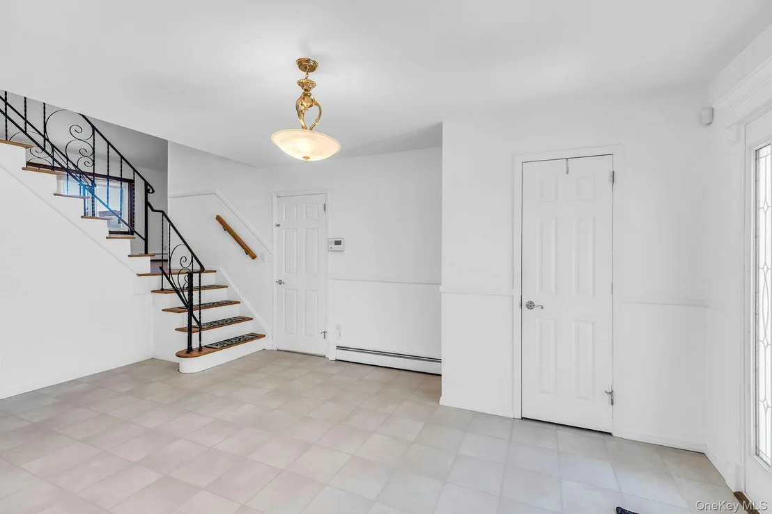 Photo of 258 Lafayette Road