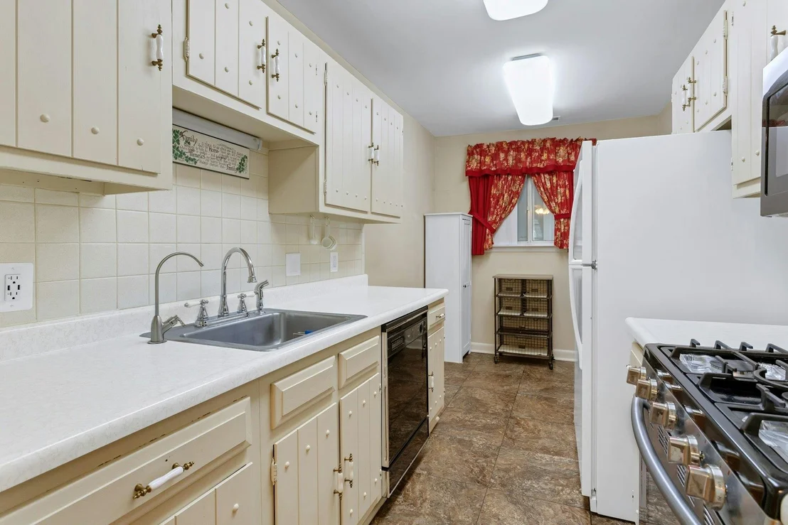 Photo of Unit C at 800 Commons Way