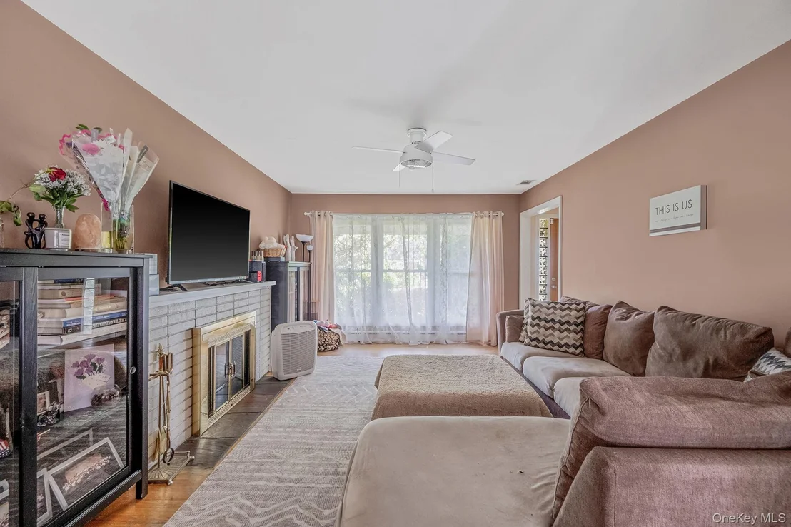 Photo of 891 Pondview Road