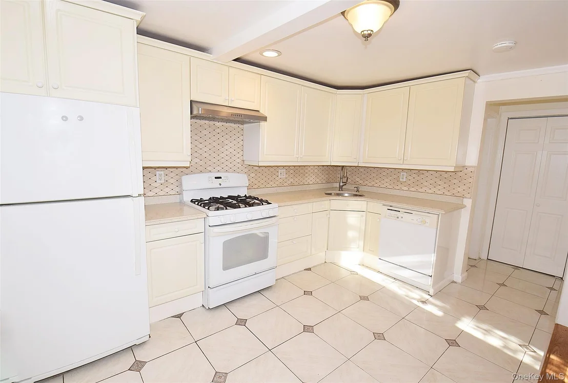 Photo of 76 Hoffman Avenue