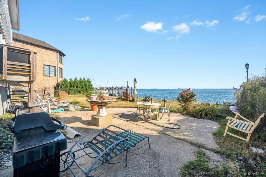 Photo of 3142 Shore Road