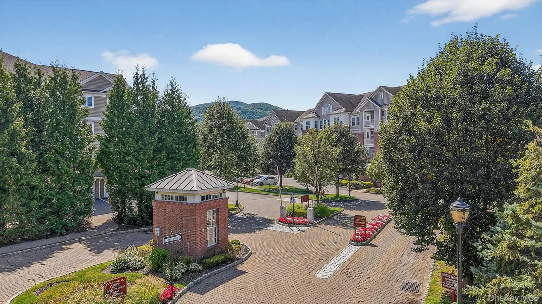 Photo of 423 Regency Drive