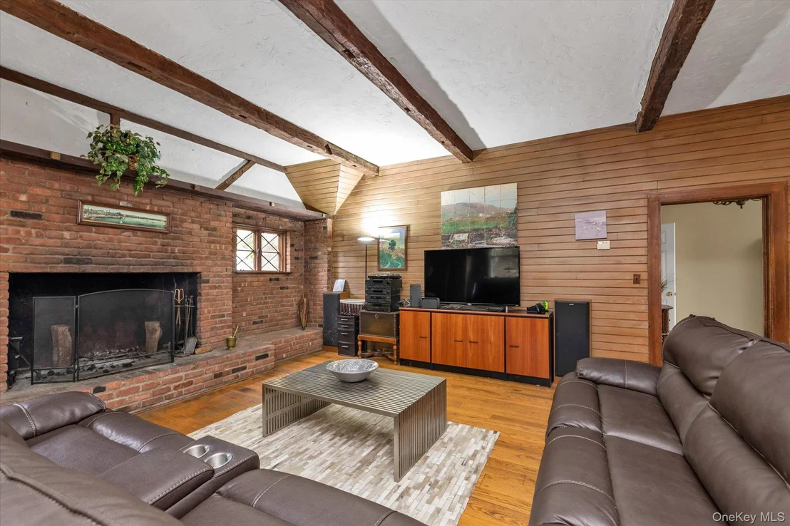 Photo of 2177 Cedar Swamp Road