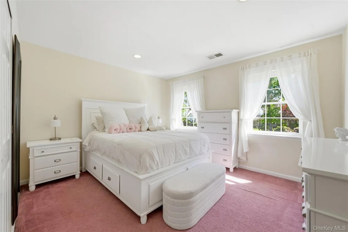 Photo of 9 Ridgefield Drive
