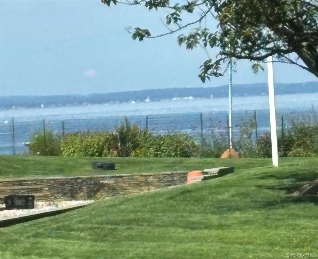 Photo of 350 Soundview Road