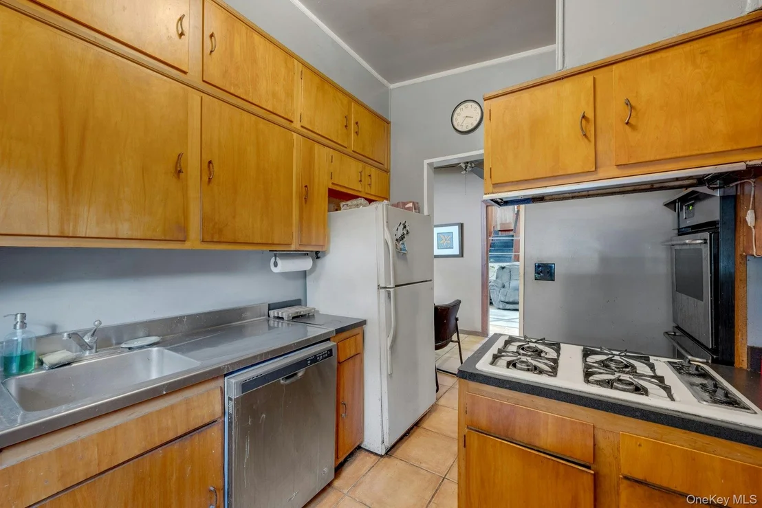 Photo of 85 aka 87 Lefferts Road