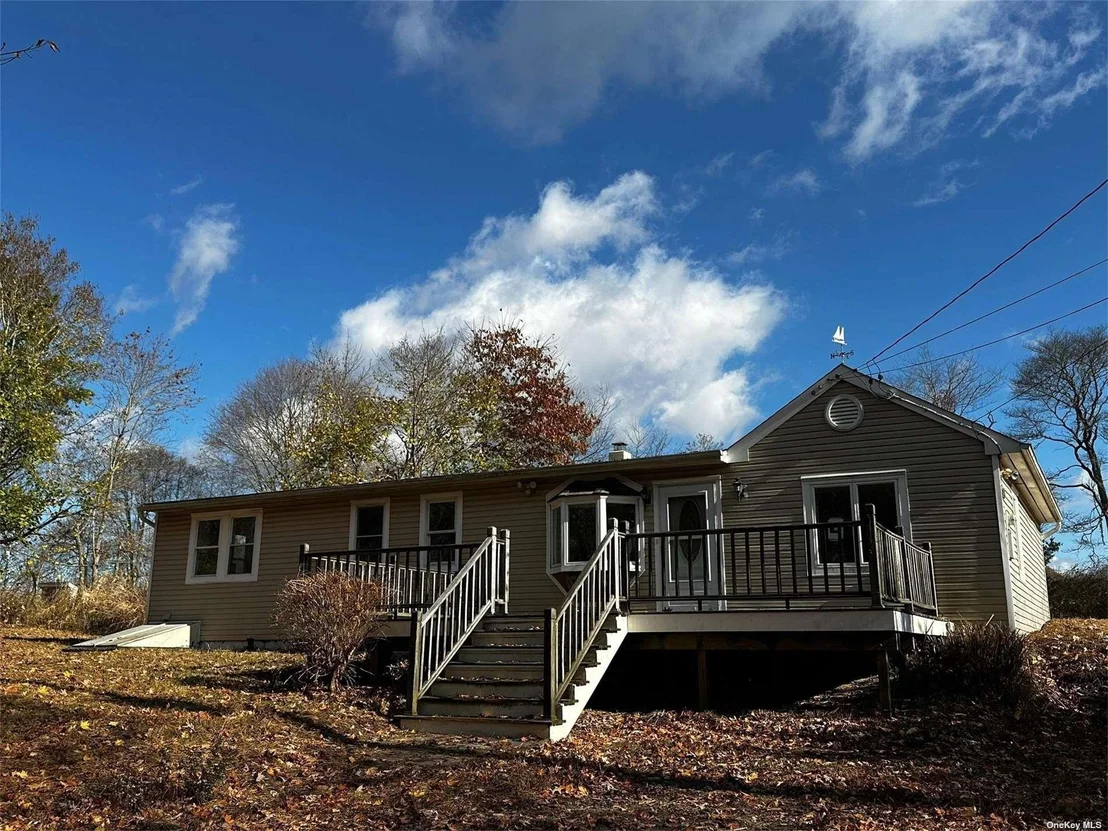 Photo of 2468 River Road